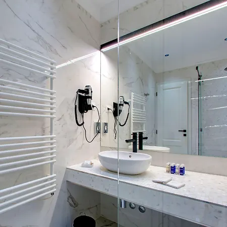 Forty-four Gostinjska kuća 4*