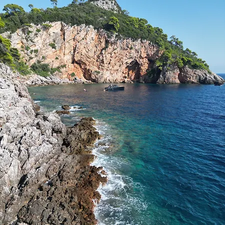 Forty-four Ντουμπρόβνικ