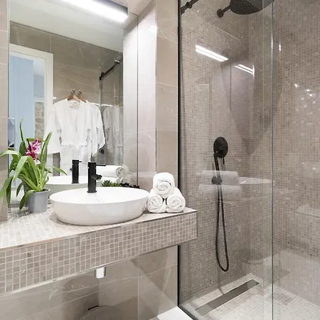 Πανσιόν Forty-four