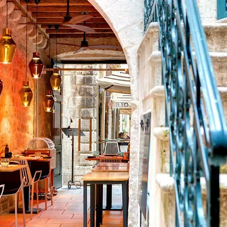 Forty-four Ντουμπρόβνικ