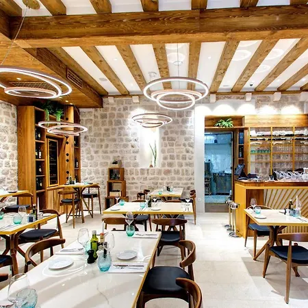 Πανσιόν Forty-four 4*