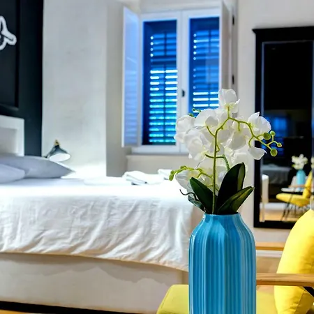 Πανσιόν Forty-four 4*