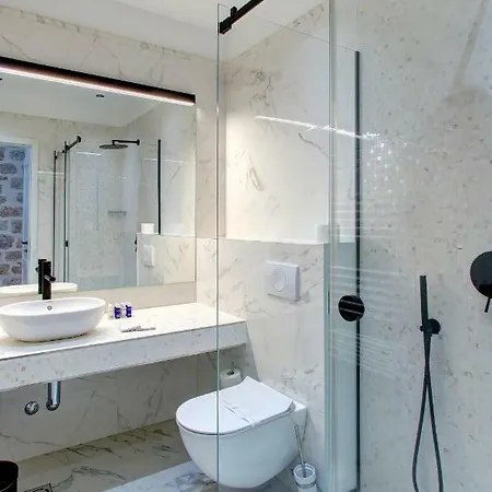 Πανσιόν Forty-four