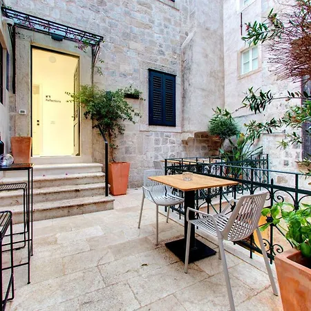 Forty-four Gostinjska kuća