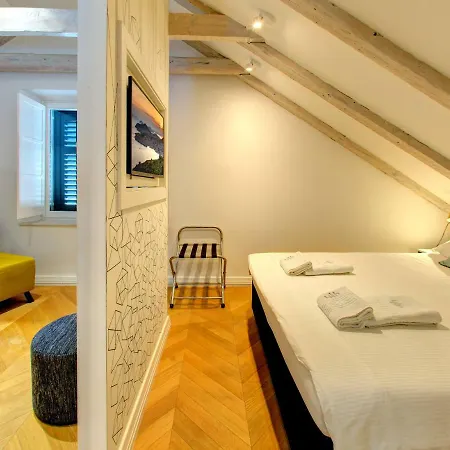 Gostinjska kuća Forty-four 4*