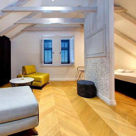 Forty-four Gostinjska kuća 4*